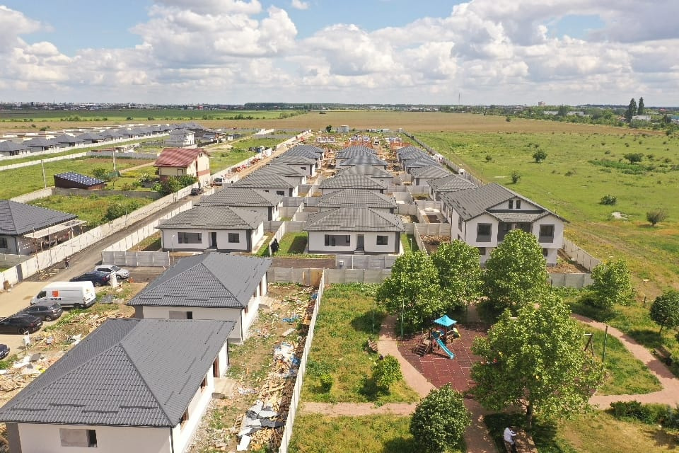 Casa individuala, 4 camere+ parcare, curte proprie 380 mp Bragadiru