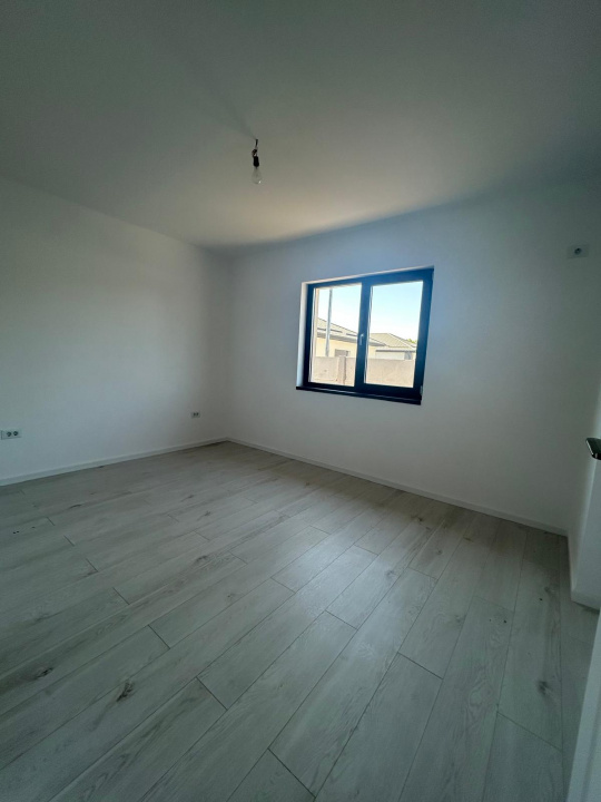 Casa individuala, 4 camere+ parcare, curte proprie 380 mp Bragadiru