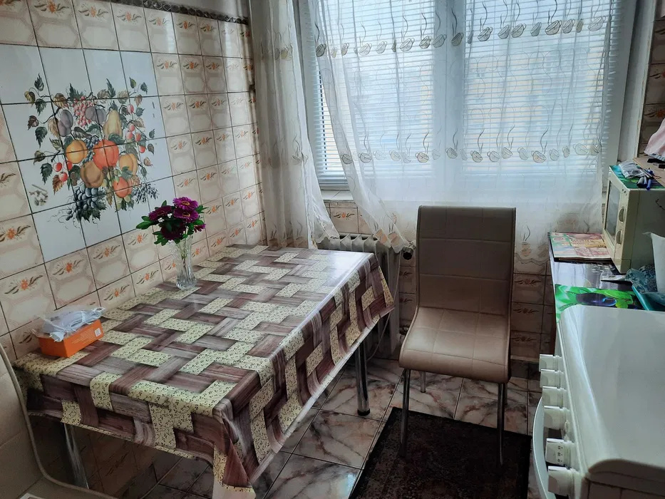Apartament 3 camere Militari, lângă metrou Lujerului, bloc reabilitat