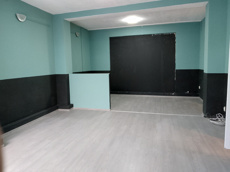 EROII REVOLUTIEI_Spatiu comercial parter de vila