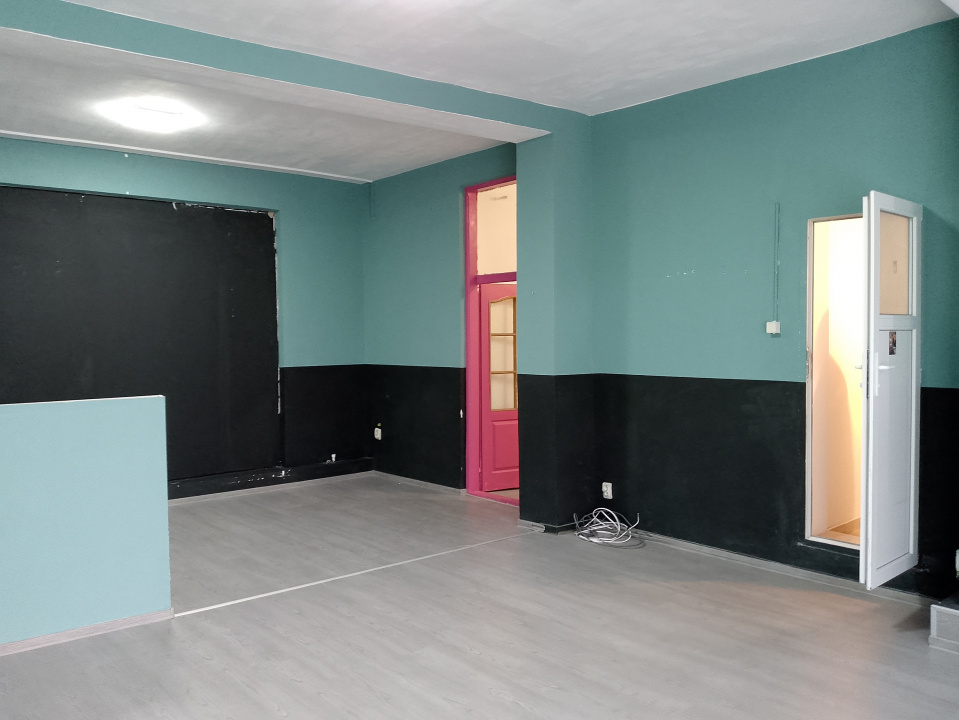 EROII REVOLUTIEI_Spatiu comercial parter de vila