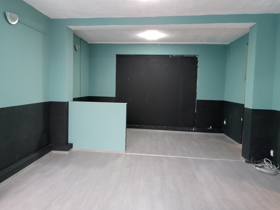 EROII REVOLUTIEI_Spatiu comercial parter de vila