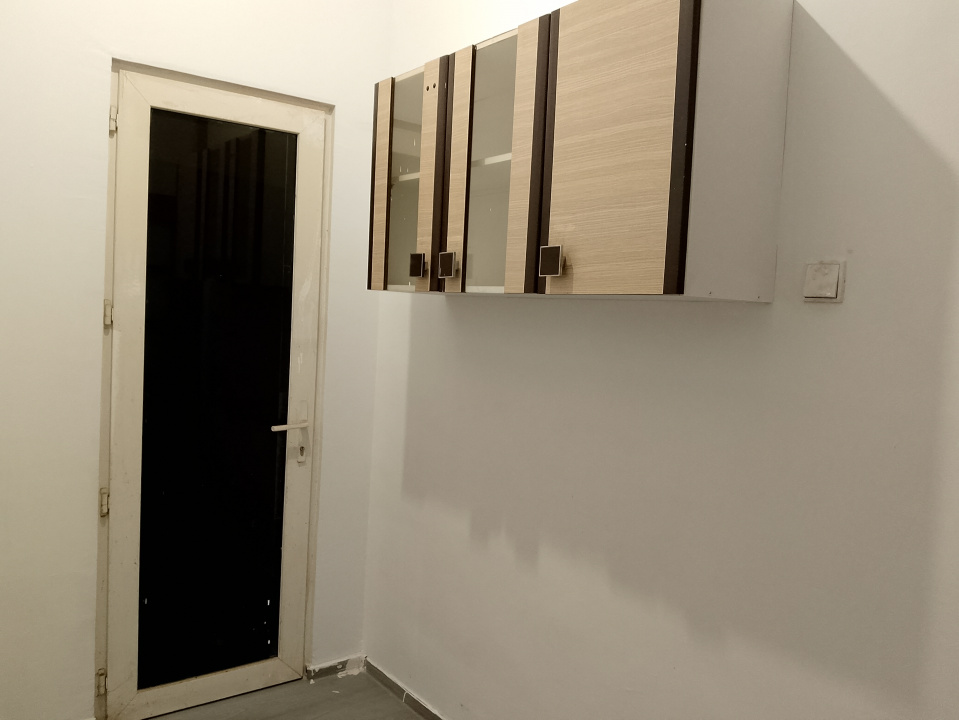 EROII REVOLUTIEI_Spatiu comercial parter de vila