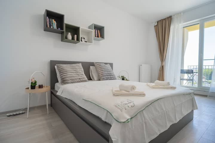 Decomandata - Complet mobilata si utilata  - loc parcare suprateran 