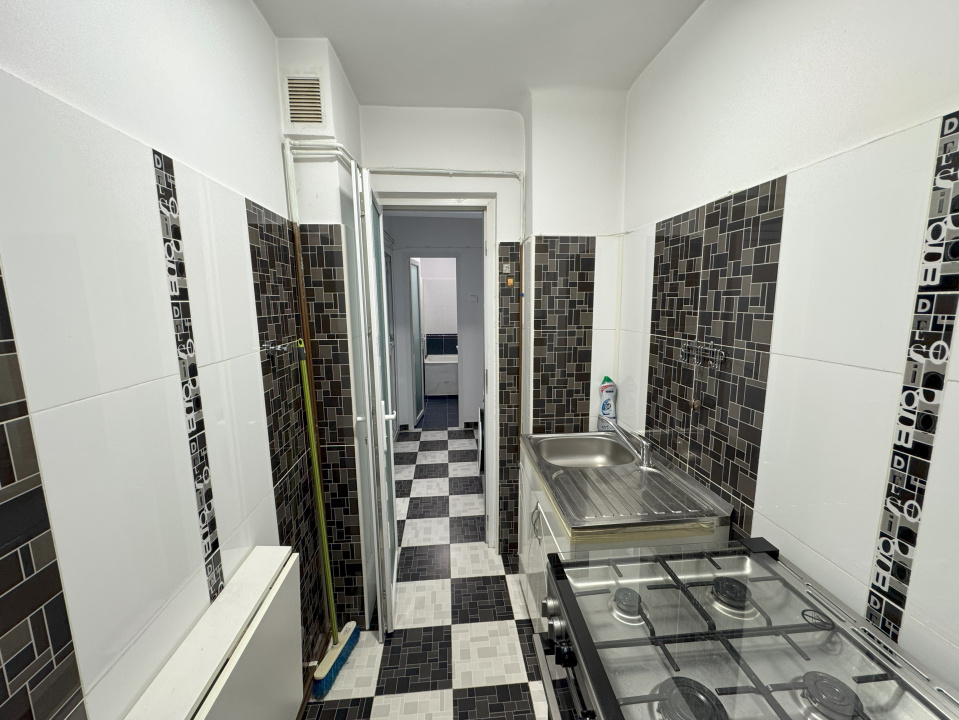 apartament 3 camere, parter, Plopeni, langa padure