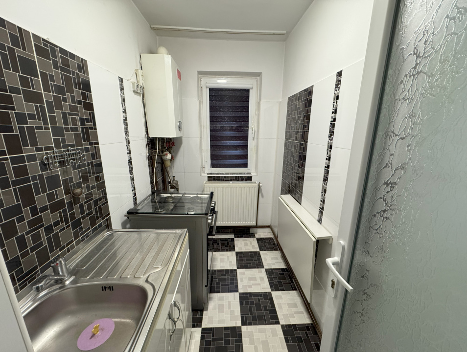 apartament 3 camere, parter, Plopeni, langa padure