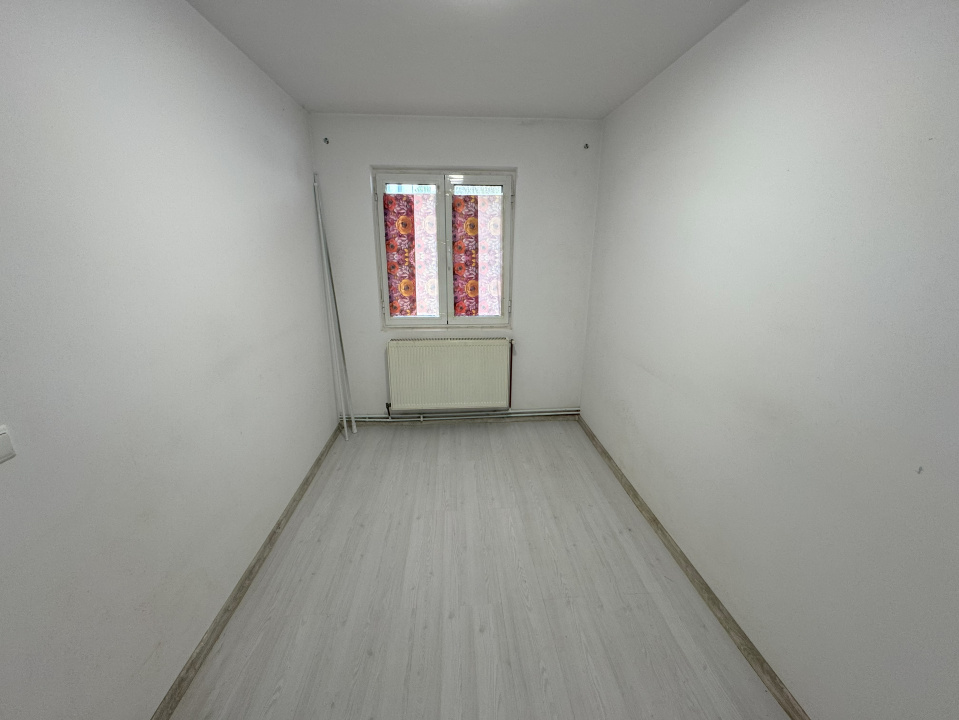 apartament 3 camere, parter, Plopeni, langa padure