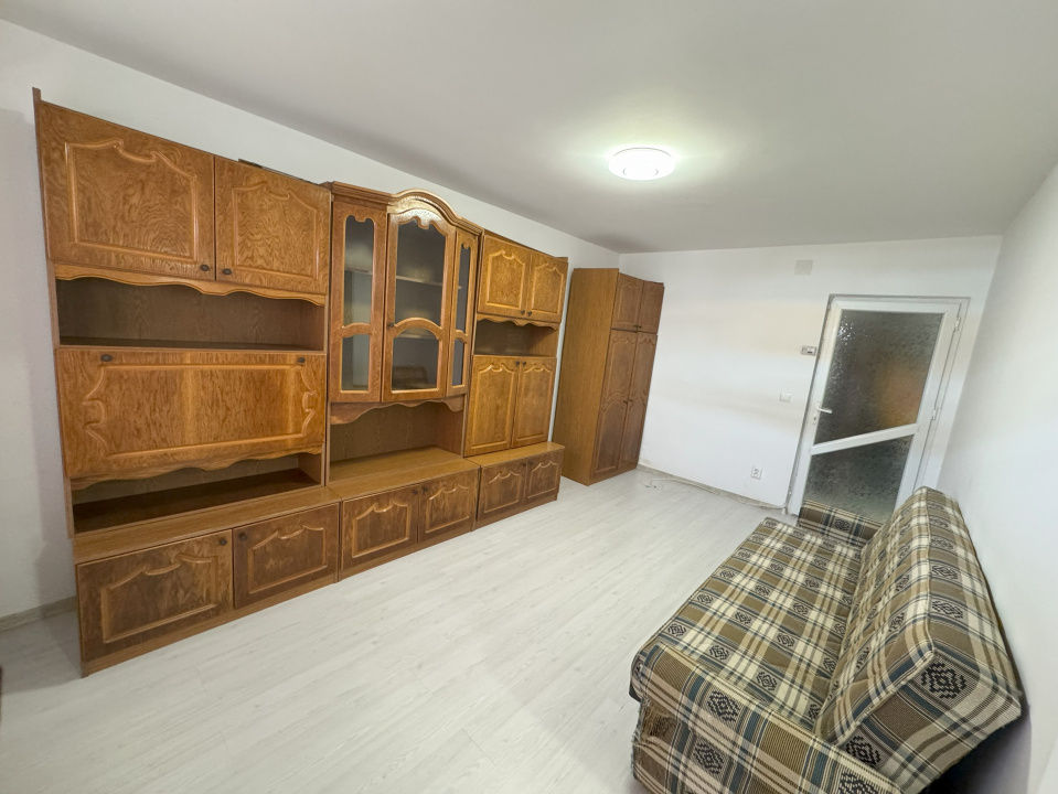 apartament 3 camere, parter, Plopeni, langa padure