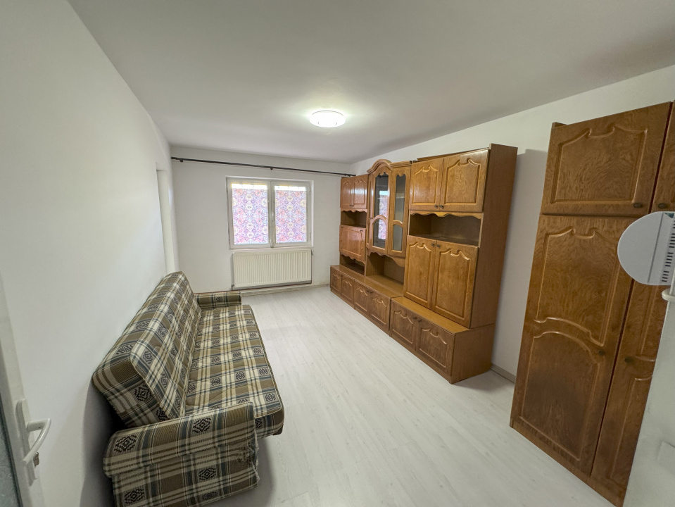 apartament 3 camere, parter, Plopeni, langa padure
