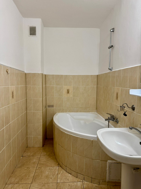Apartament 3 camere | Zona Decebal | Loc de parcare inclus 