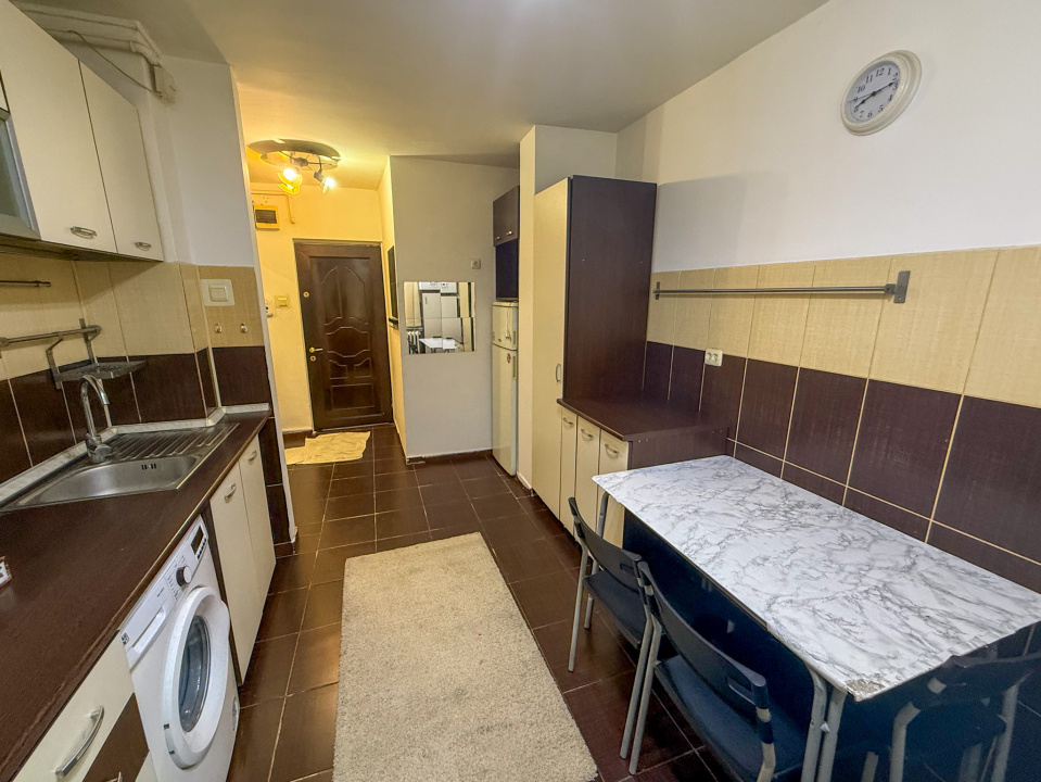 Mosilor, langa metrou, centrala termica proprie