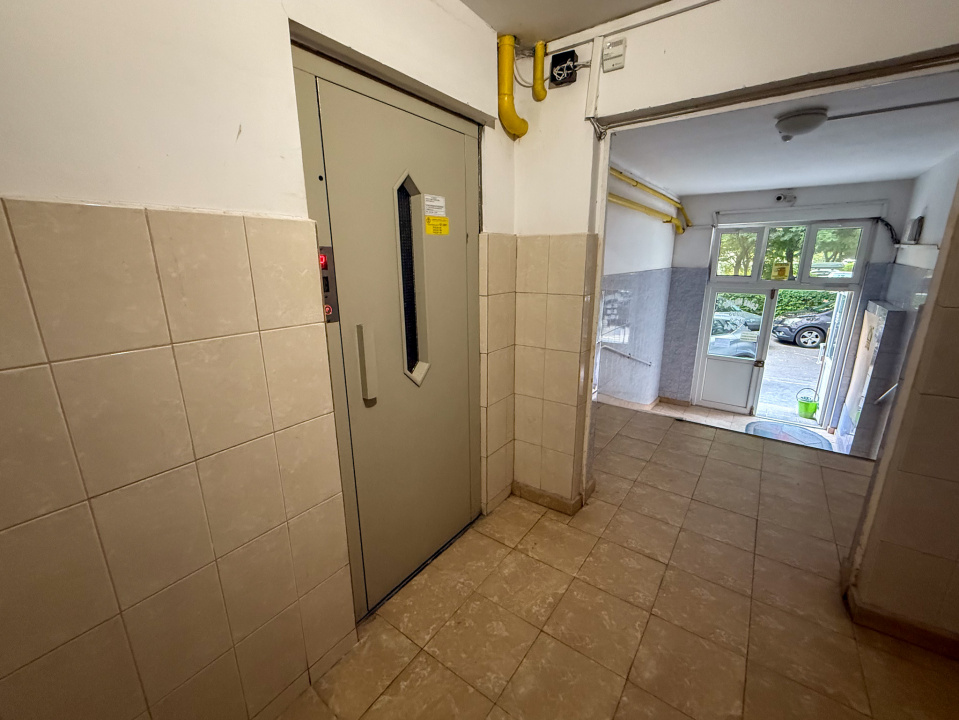 Mosilor, langa metrou, centrala termica proprie