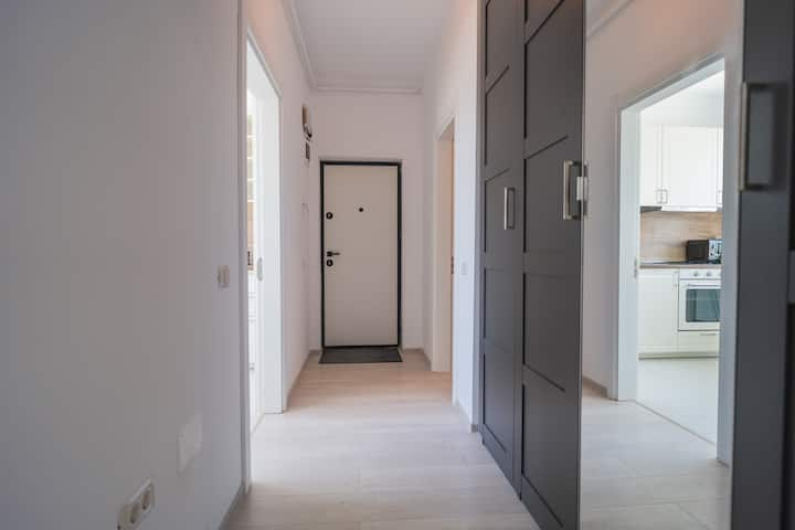 Decomandata - Complet mobilata si utilata  - Disponibil imediat 