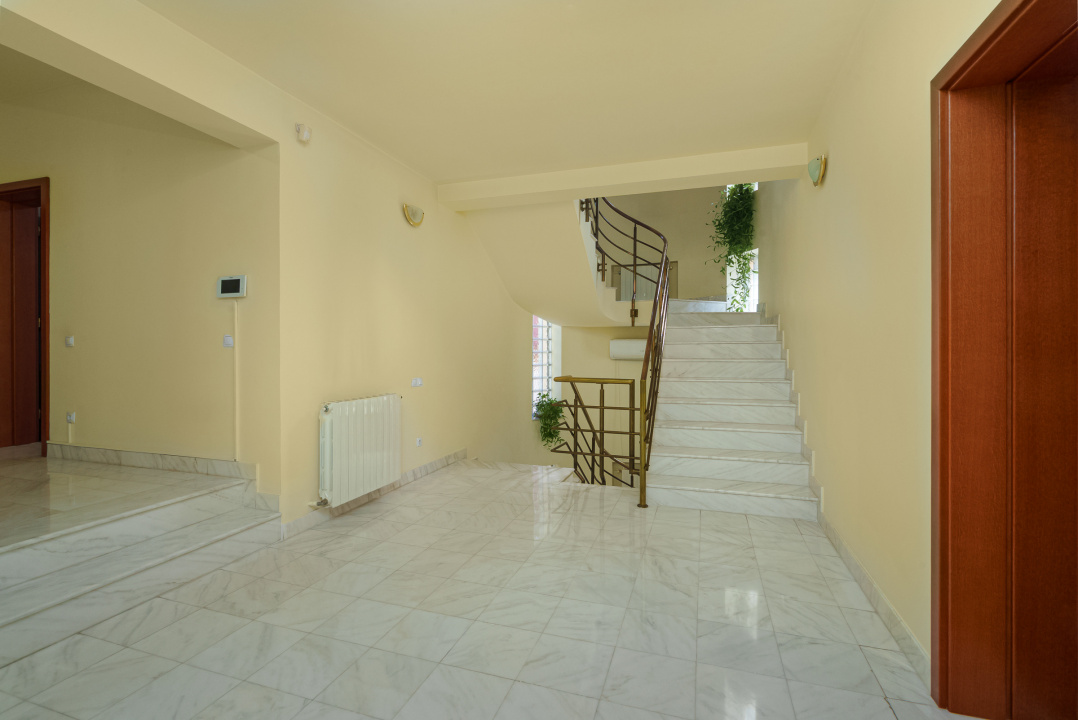 Drumul Taberei - Valea Oltului, casa 9 camere, lot 1158 mp