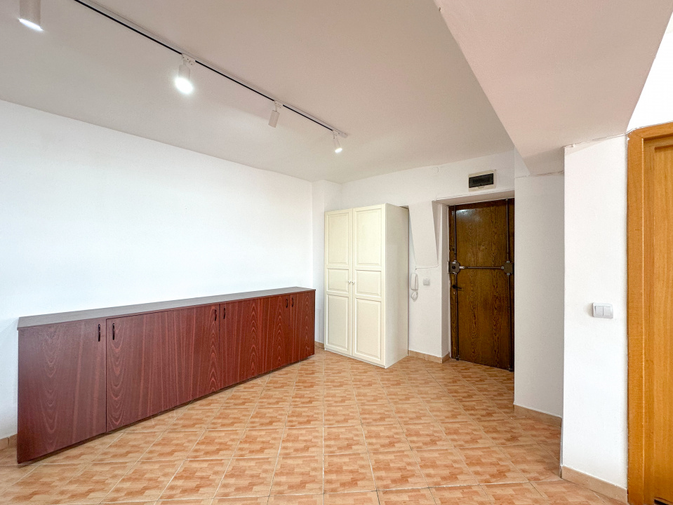 Rond Alba Iulia, apartament cu 3 camere de închiriat, pretabil firma