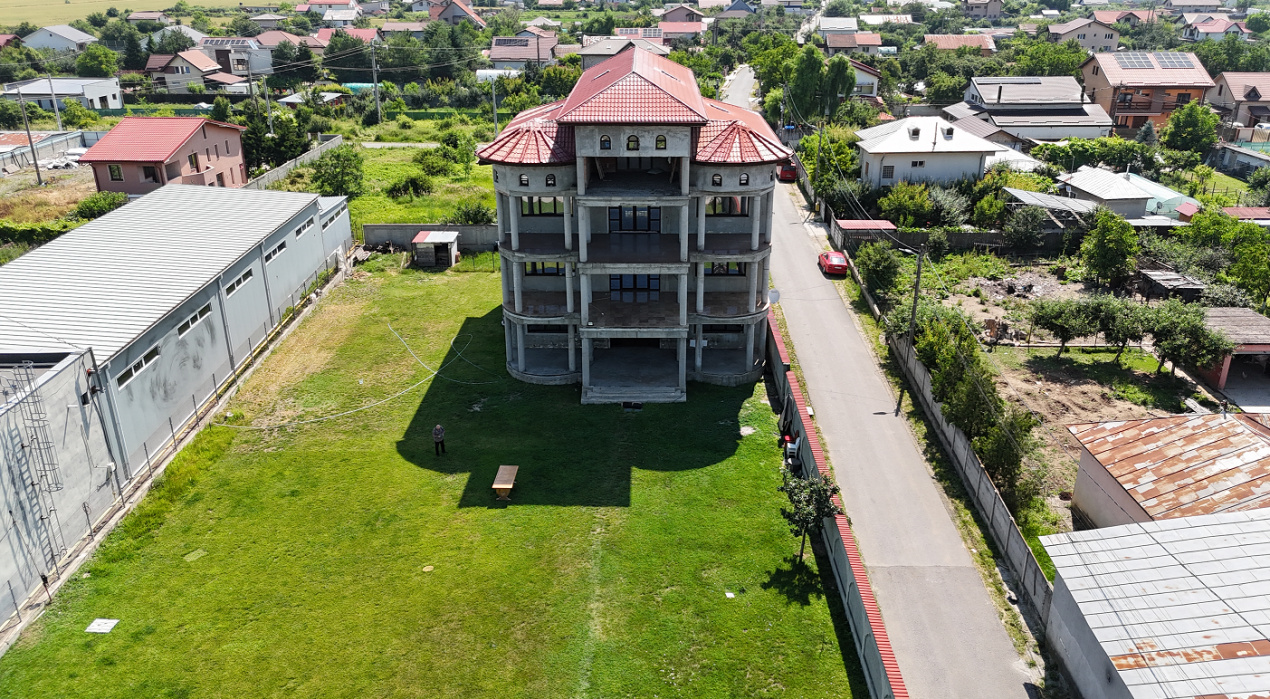 1 DECEMBRIE CASA P+2E+M LOT 1900 MP 