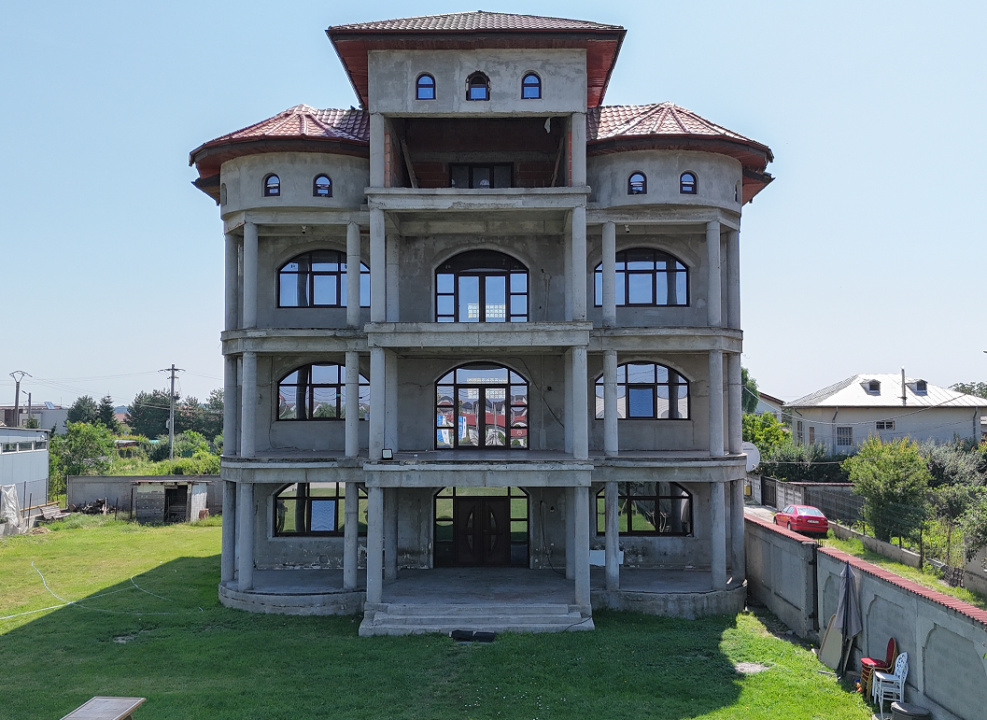1 DECEMBRIE CASA P+2E+M LOT 1900 MP 