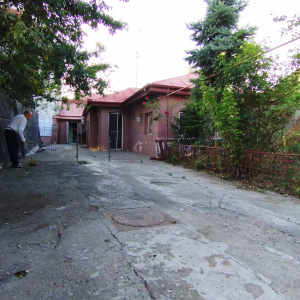 Casa de vanzare Colentina singur curte 