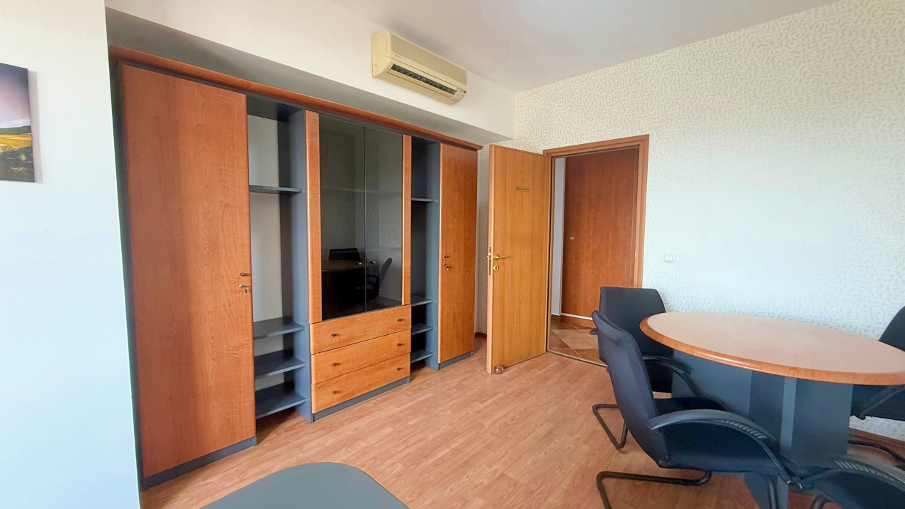 Spatiu birouri zona Mihalache - Turda in imobil mixt, 4 camere, 155 mp, 8 eur/mp