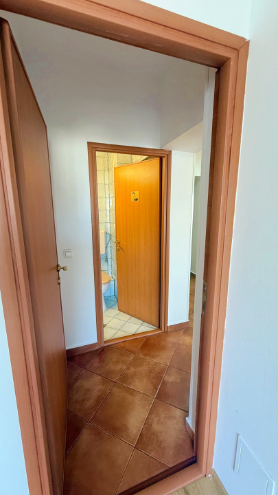 Spatiu birouri zona Mihalache - Turda in imobil mixt, 4 camere, 155 mp, 8 eur/mp