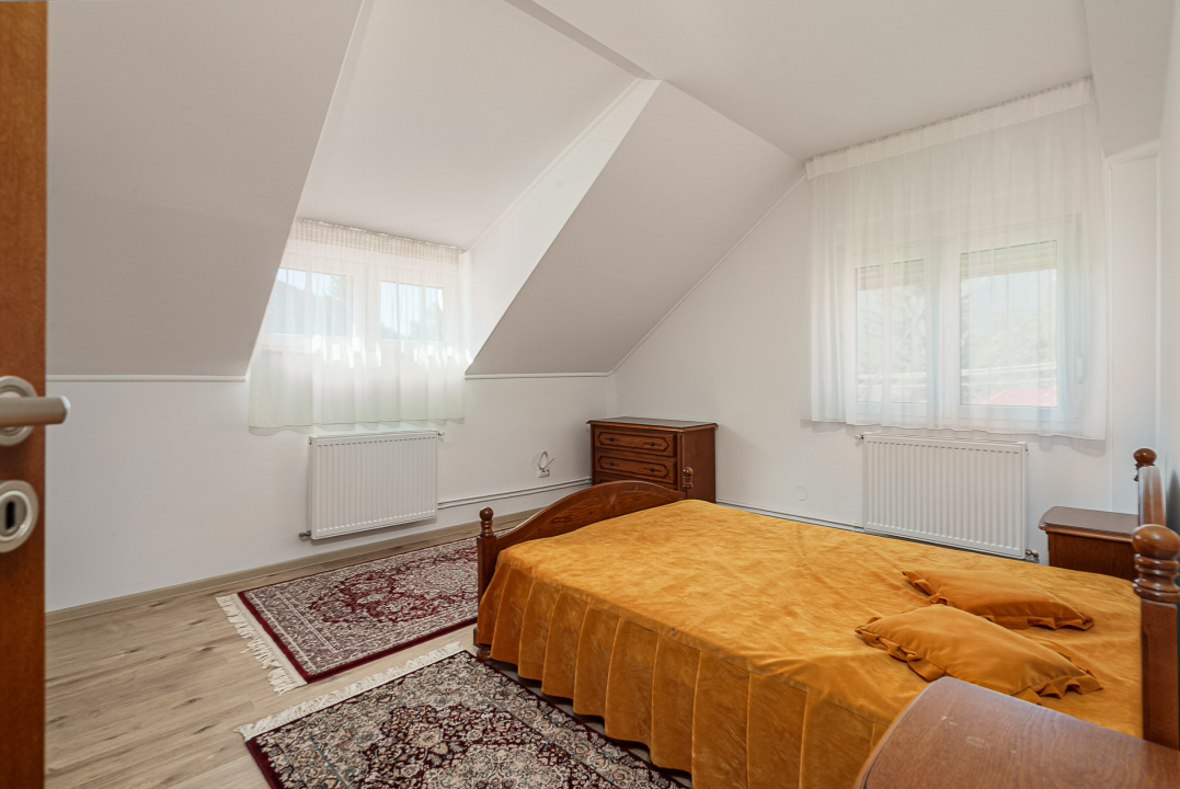 Vilă de vânzare în Bușteni – 8 dormitoare, vedere directă spre Crucea Caraiman!