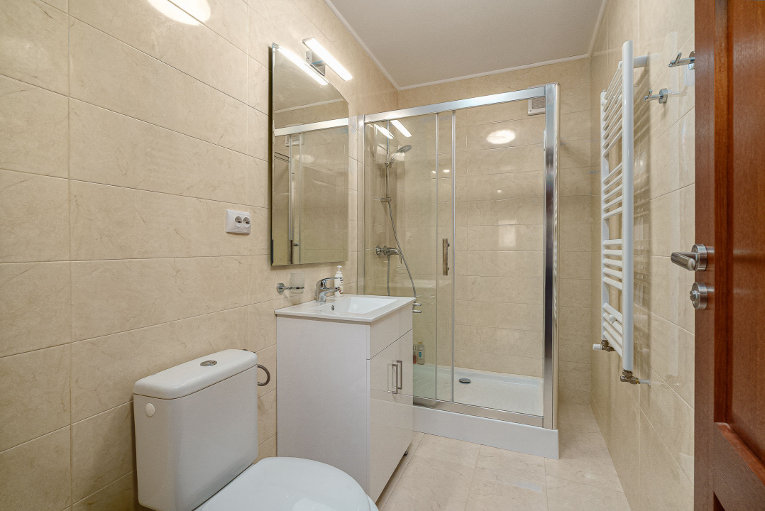 Vilă de vânzare în Bușteni – 8 dormitoare, vedere directă spre Crucea Caraiman!