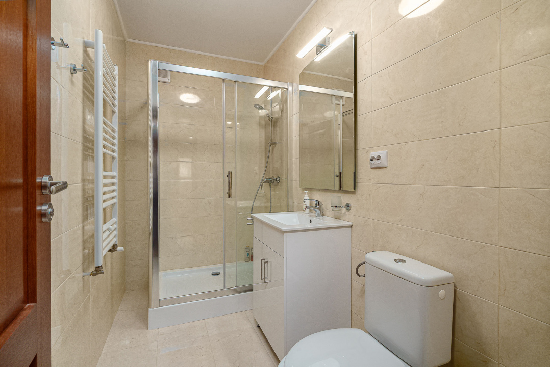 Vilă de vânzare în Bușteni – 8 dormitoare, vedere directă spre Crucea Caraiman!