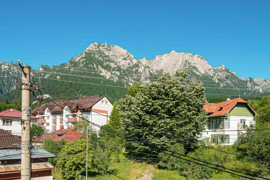Vilă de vânzare în Bușteni – 8 dormitoare, vedere directă spre Crucea Caraiman!