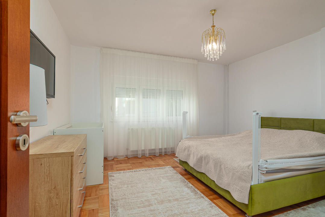 Vilă de vânzare în Bușteni – 8 dormitoare, vedere directă spre Crucea Caraiman!