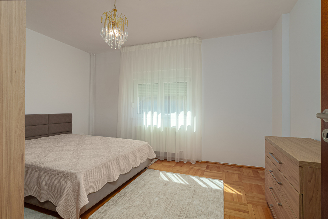 Vilă de vânzare în Bușteni – 8 dormitoare, vedere directă spre Crucea Caraiman!