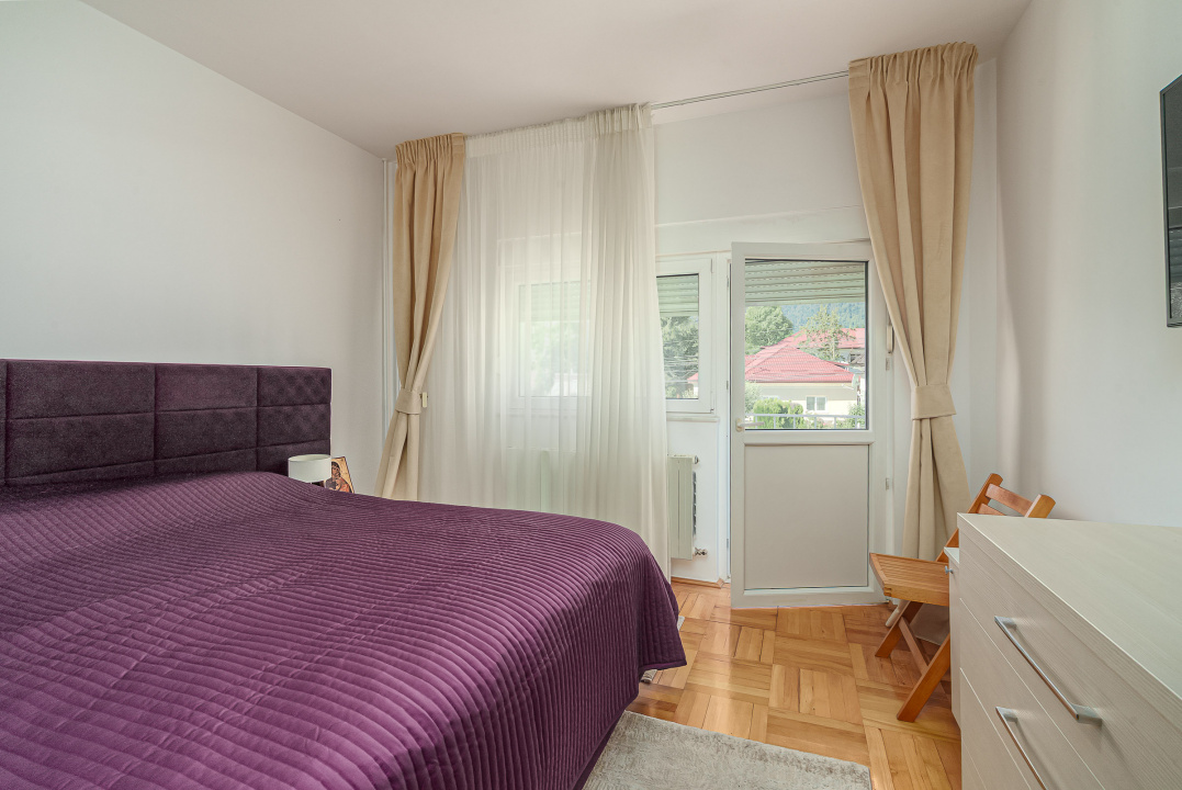 Vilă de vânzare în Bușteni – 8 dormitoare, vedere directă spre Crucea Caraiman!