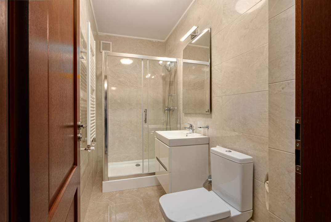 Vilă de vânzare în Bușteni – 8 dormitoare, vedere directă spre Crucea Caraiman!
