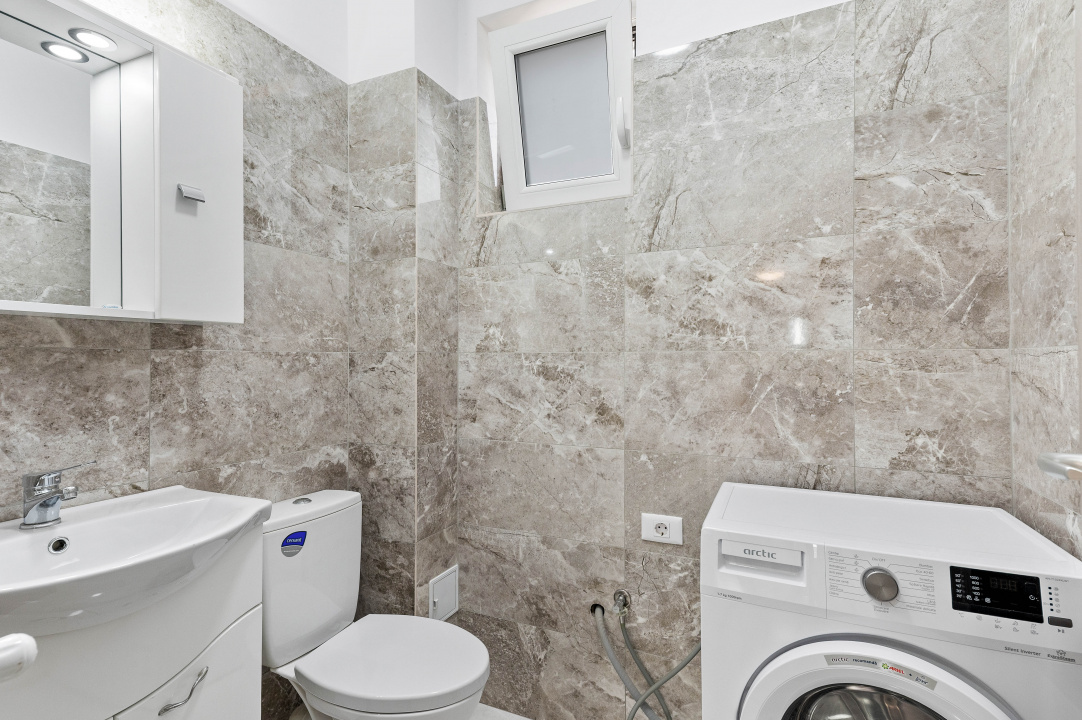 Vila noua, 5 dormitoare, 3 bai, teren 380 mp. Pret excelent