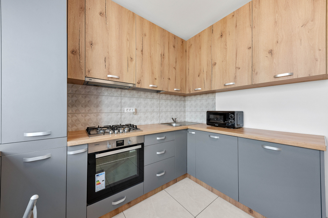 Vila noua, 5 dormitoare, 3 bai, teren 380 mp. Pret excelent