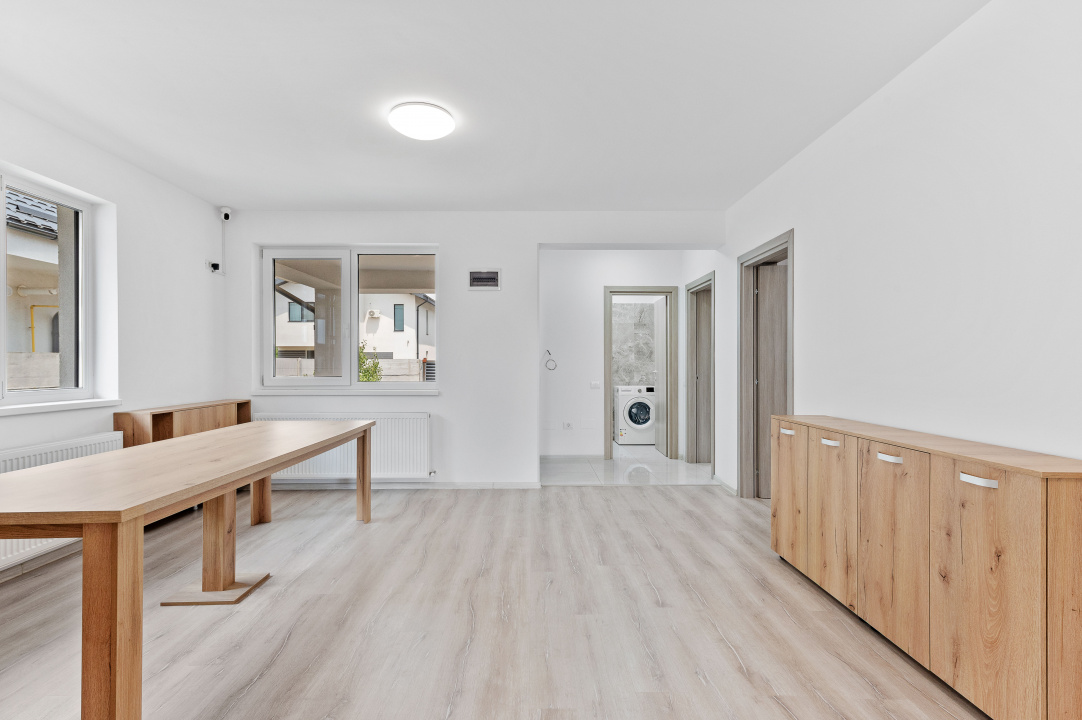 Vila noua, 5 dormitoare, 3 bai, teren 380 mp. Pret excelent