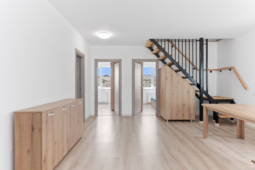 Vila noua, 5 dormitoare, 3 bai, teren 380 mp. Pret excelent