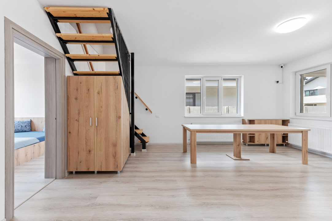 Vila noua, 5 dormitoare, 3 bai, teren 380 mp. Pret excelent