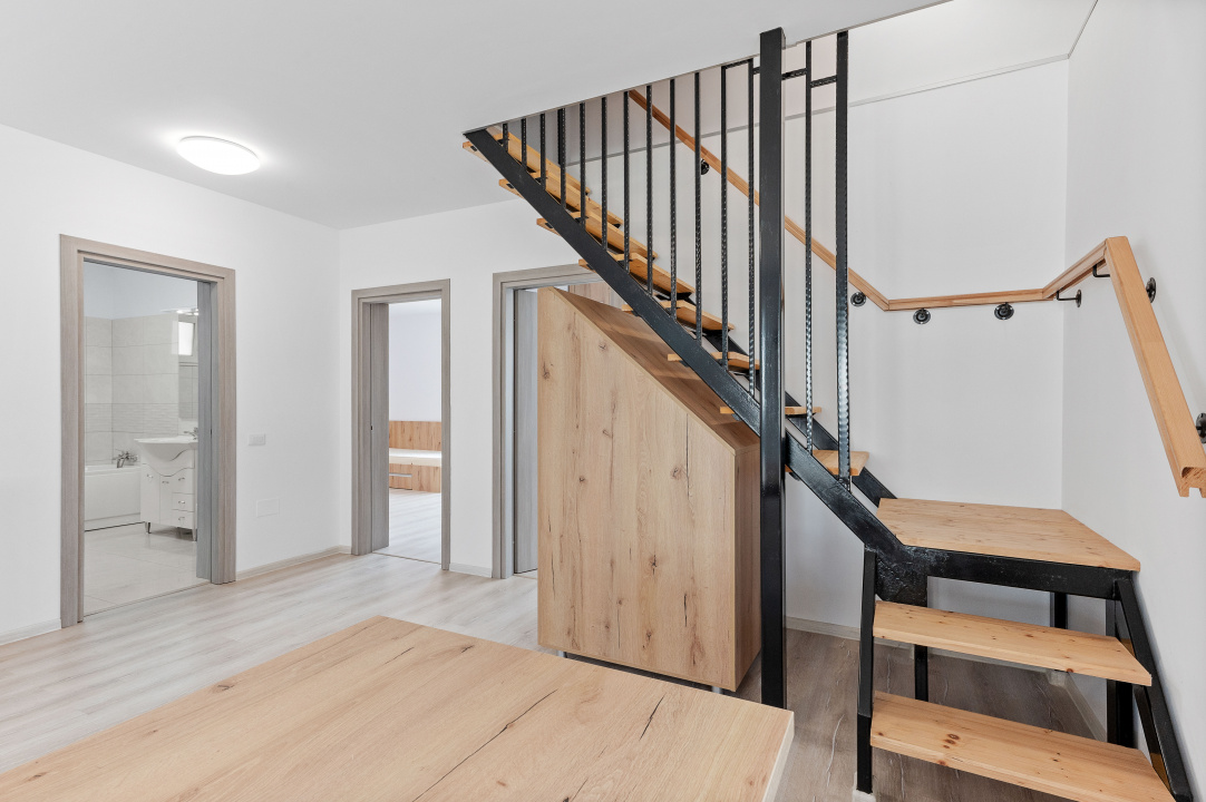 Vila noua, 5 dormitoare, 3 bai, teren 380 mp. Pret excelent