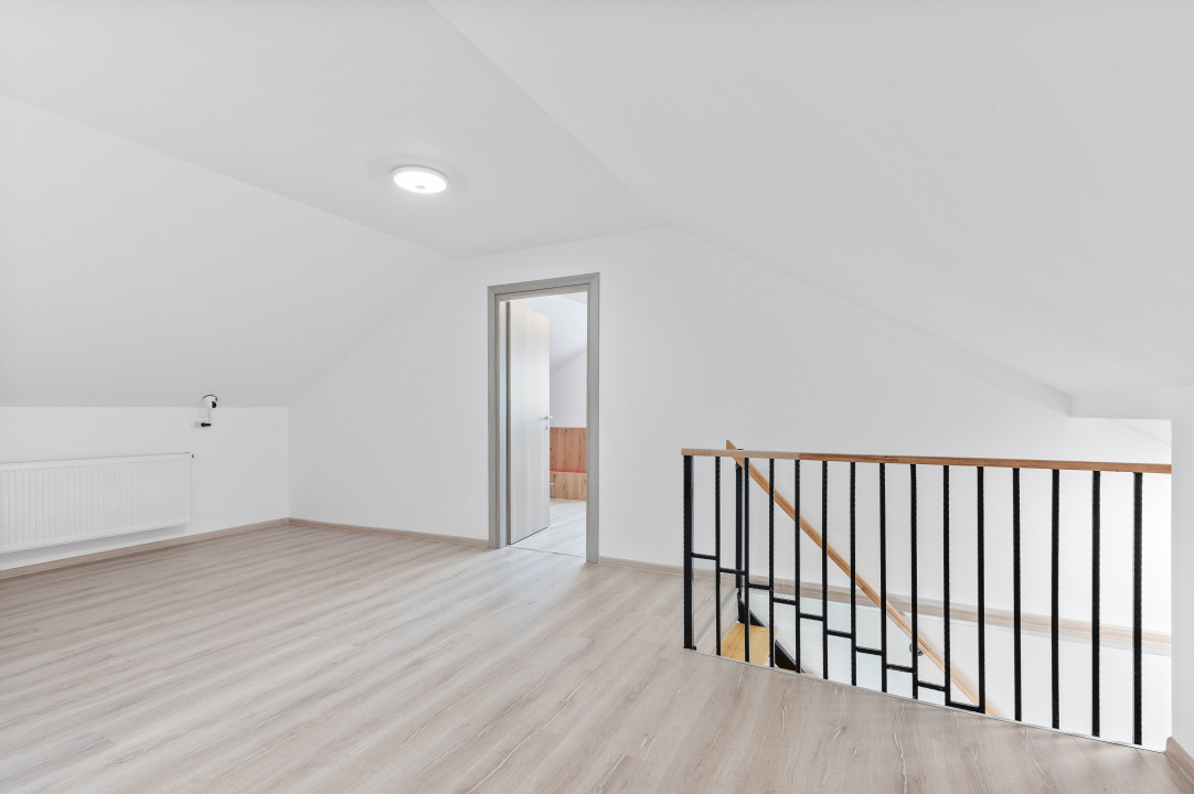 Vila noua, 5 dormitoare, 3 bai, teren 380 mp. Pret excelent