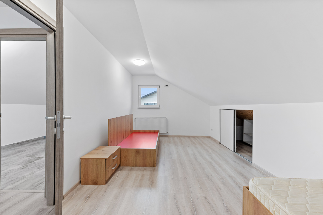 Vila noua, 5 dormitoare, 3 bai, teren 380 mp. Pret excelent