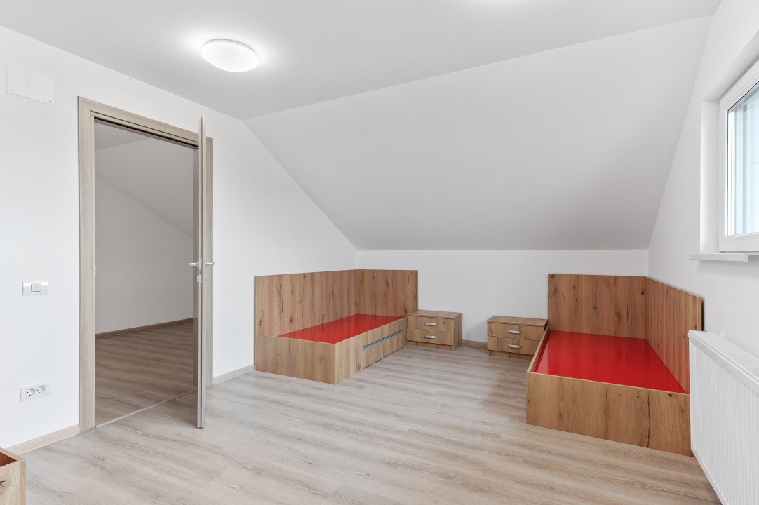 Vila noua, 5 dormitoare, 3 bai, teren 380 mp. Pret excelent