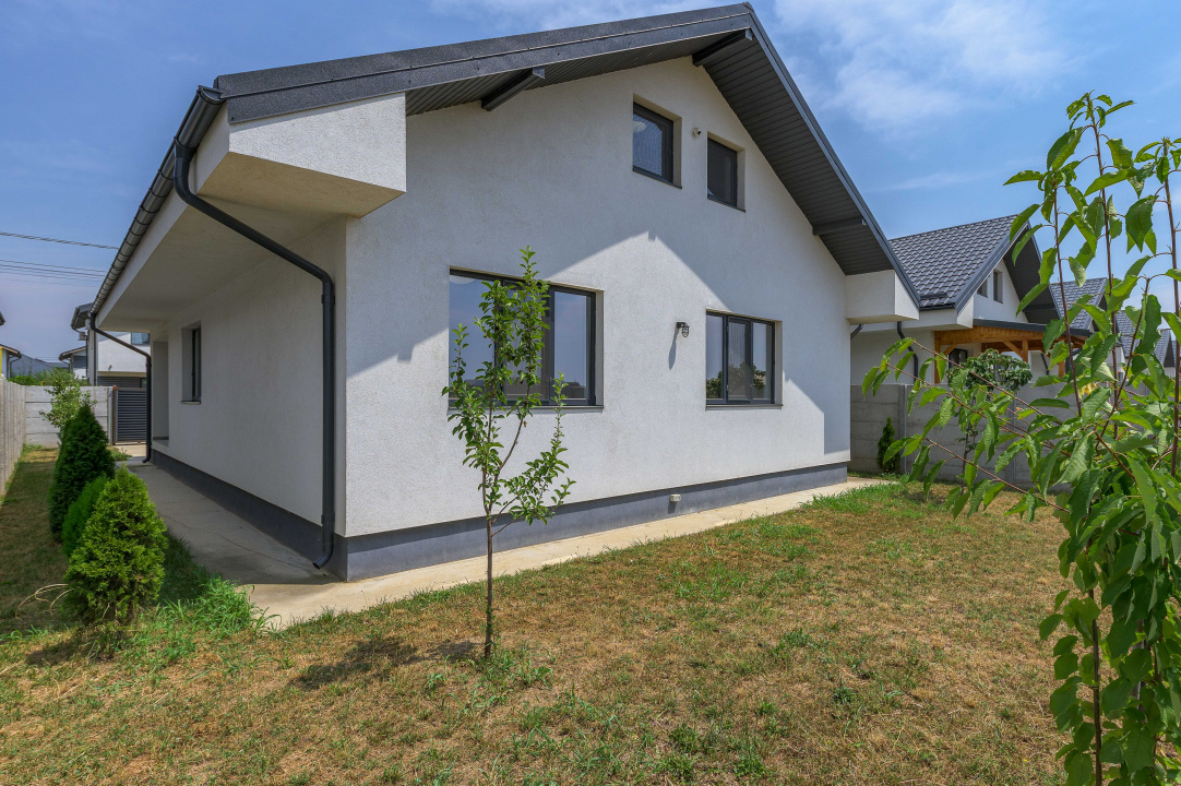 Vila noua, 5 dormitoare, 3 bai, teren 380 mp. Pret excelent