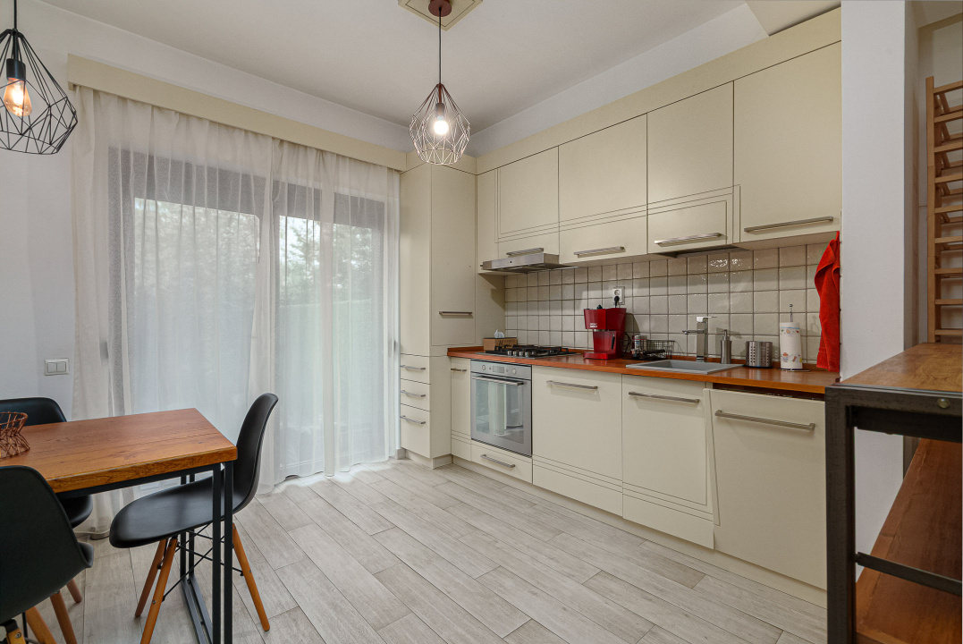 APĂRĂTORII PATRIEI – CASA CU 4 CAMERE, 3 BĂI, CURTE, LOC PARCARE