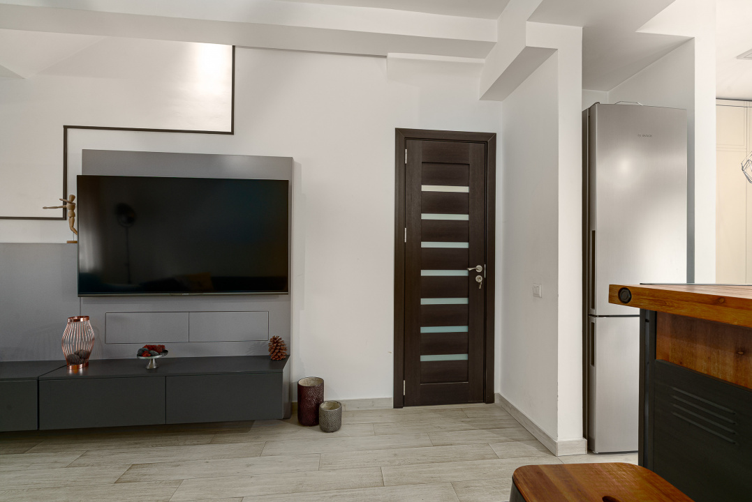 APĂRĂTORII PATRIEI – CASA CU 4 CAMERE, 3 BĂI, CURTE, LOC PARCARE