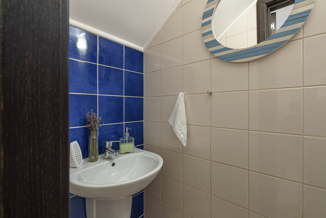APĂRĂTORII PATRIEI – CASA CU 4 CAMERE, 3 BĂI, CURTE, LOC PARCARE