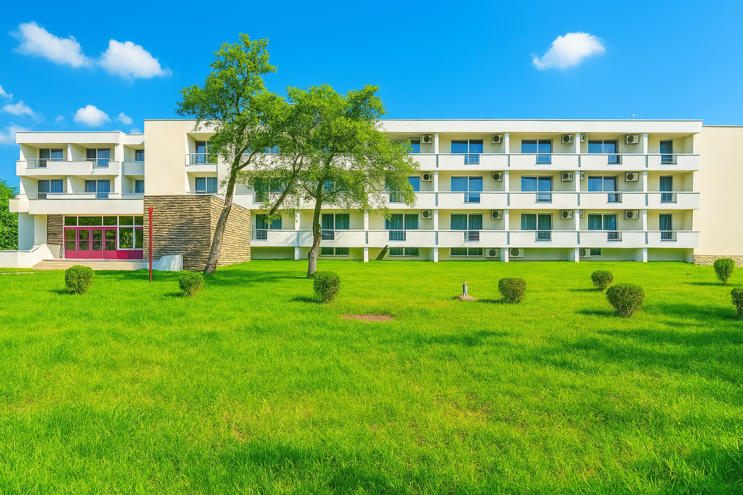 MAMAIA – COMPLEX HOTELIER 300 CAMERE, 10.000 MP, LOT 40.000 MP!