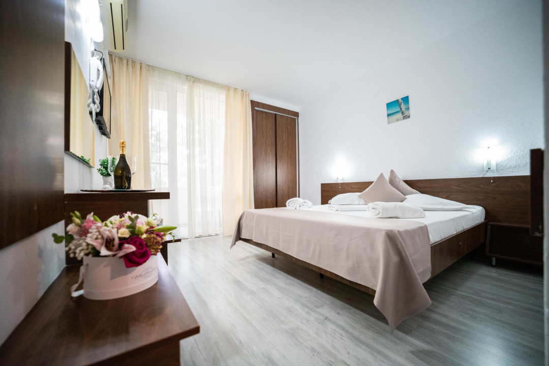 MAMAIA – COMPLEX HOTELIER 300 CAMERE, 10.000 MP, LOT 40.000 MP!