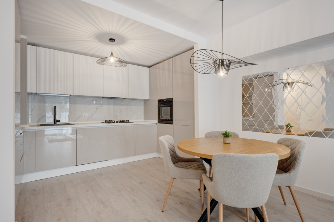 Drumul Taberei, Stellaris-Hercesa, First Rent, Comision 0 %