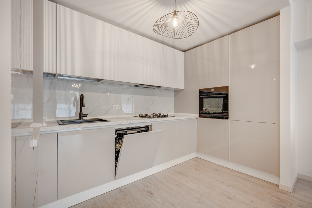 Drumul Taberei, Stellaris-Hercesa, First Rent, Comision 0 %