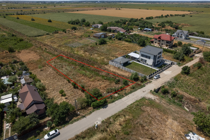 CREVEDIA - DARZA, TEREN INTRAVILAN 1100 MP!